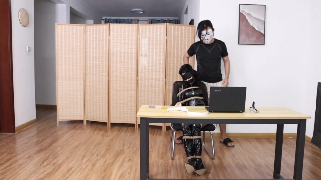 得意客工作室定制剧情片—《直播劫难》上集 情趣店女老板上演猫娘诱惑 捆绑展示各类道具 竟遭助手绑架 被强制囚禁