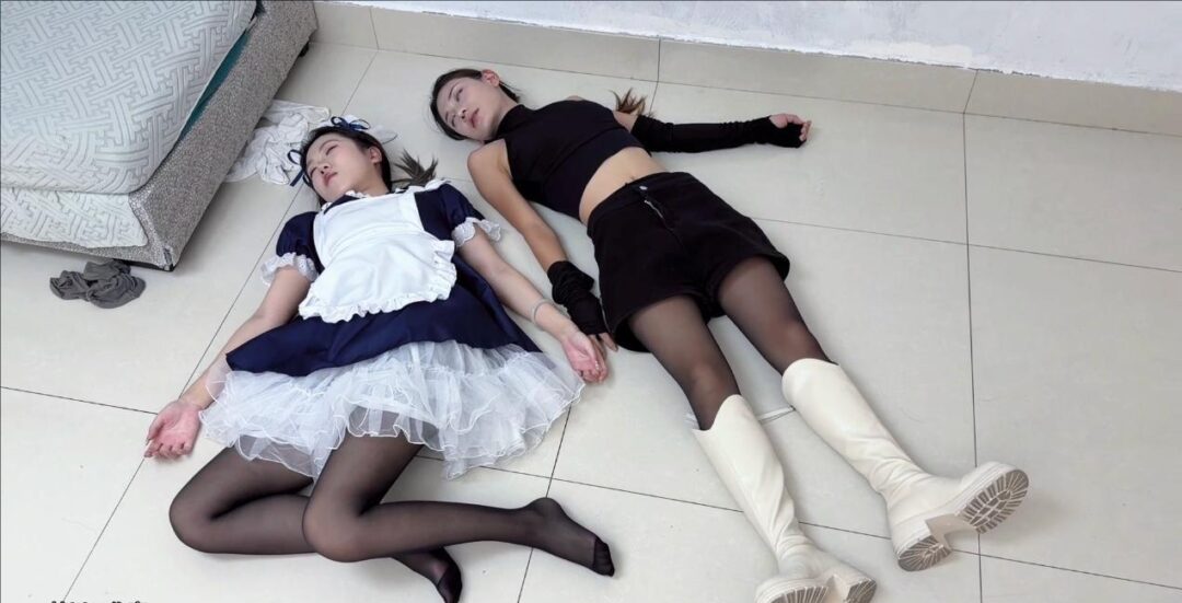 【昏迷脱袜姐妹】姐妹两人相互算计 最终也没从对方身上讨到便宜
