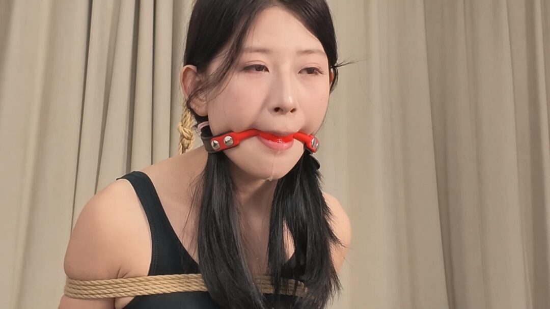 【定拍】【花花】舞蹈服黑丝半吊缚，口球堵嘴特写