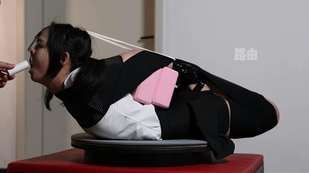 束缚带驷马