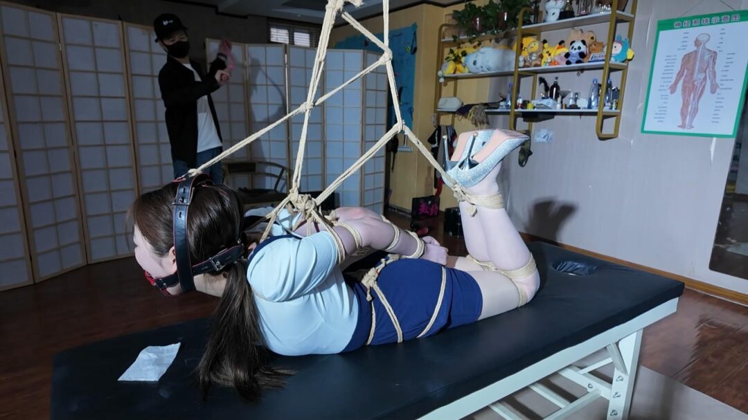 一绳所爱工作室定拍：王贝贝欧美风直臂极限紧缚 各种鞭子齐上阵打的泣不成声 上集