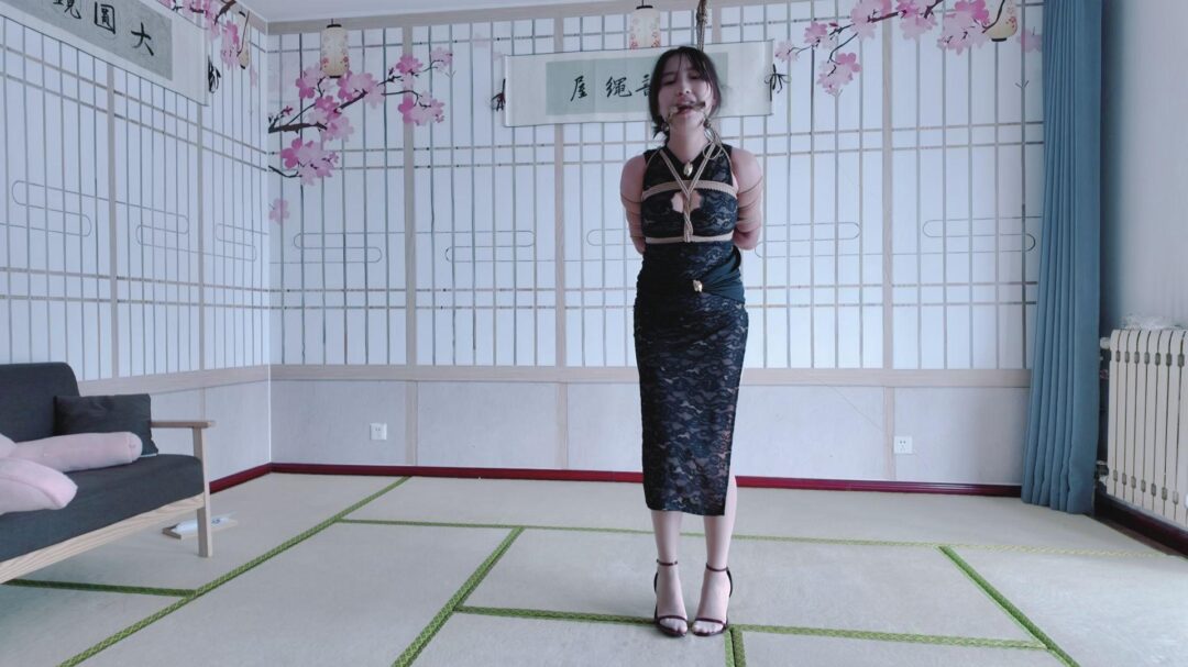 【秦韵绳屋】定拍玖儿黑旗袍，放置挣扎及踮脚吊缚加啵啵贝