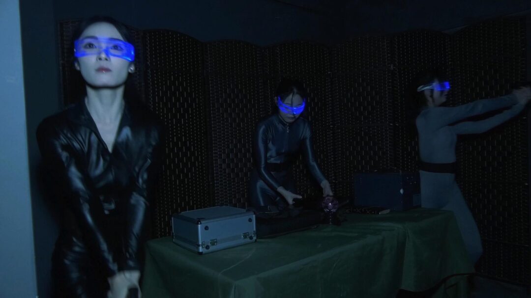 定拍转公映《特工历险记》上集 三名女特工潜伏匪徒基地收集证据不料被匪徒抓获在地牢遭受折磨