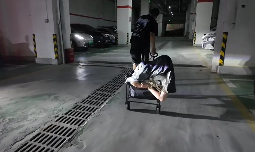 被捆绑的幼师