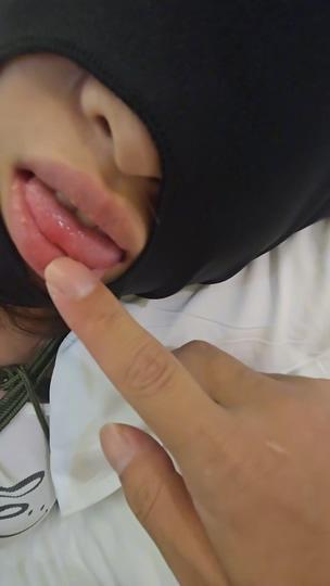 清纯小美女，素人真实体验捆绑，驷马+挠痒痒