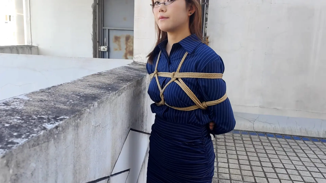 天台玩耍风太大，担心来人好害怕