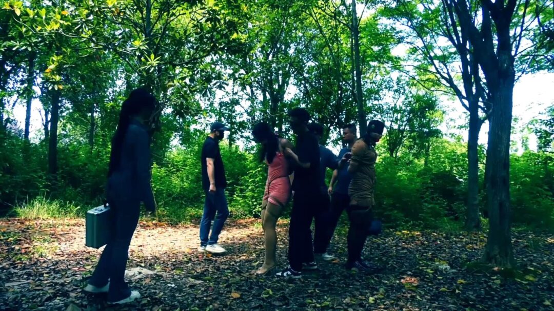 定拍转公映《深山囚徒》下集  组织黑吃黑将女人 青姐也一起