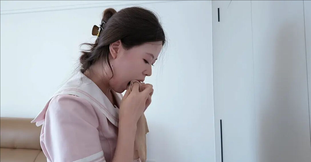 【布狗工作室】定拍转公映 jk厚白丝自缚 丝袜勒腿 湿身