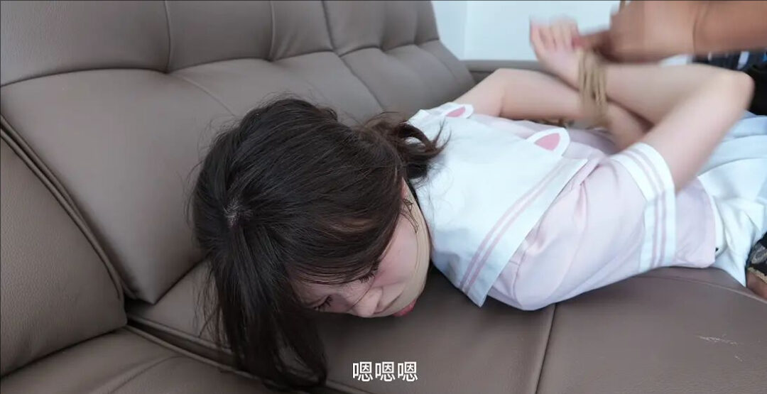 【布狗工作室】定拍转公映 jk厚白丝自缚 丝袜勒腿 湿身