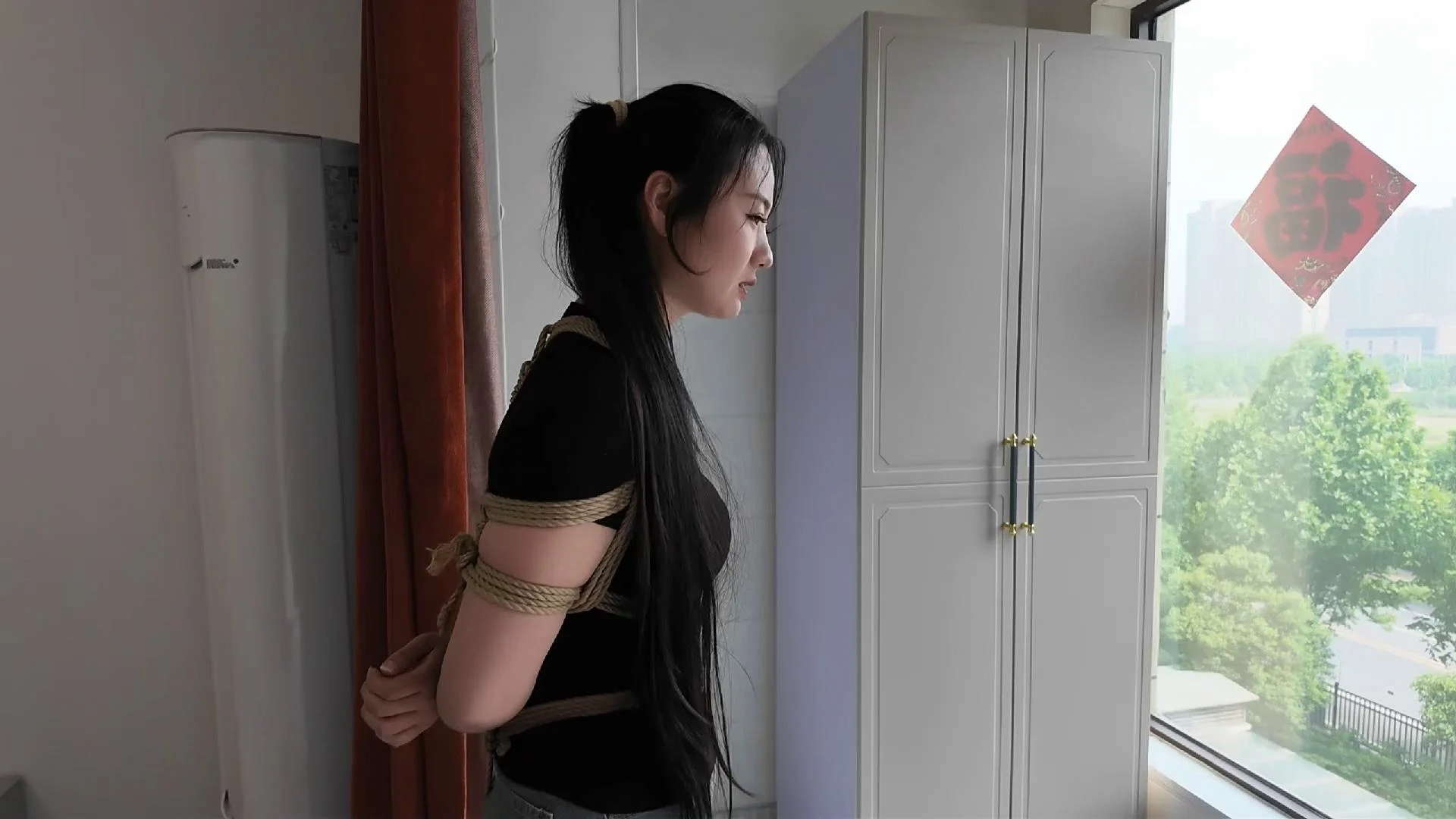 李大侠原创 紫涵主演 奇妙的一天 美女紫涵参观体验绳室+M腿羞耻喂食+驷马紧缚挠痒+口球拘束