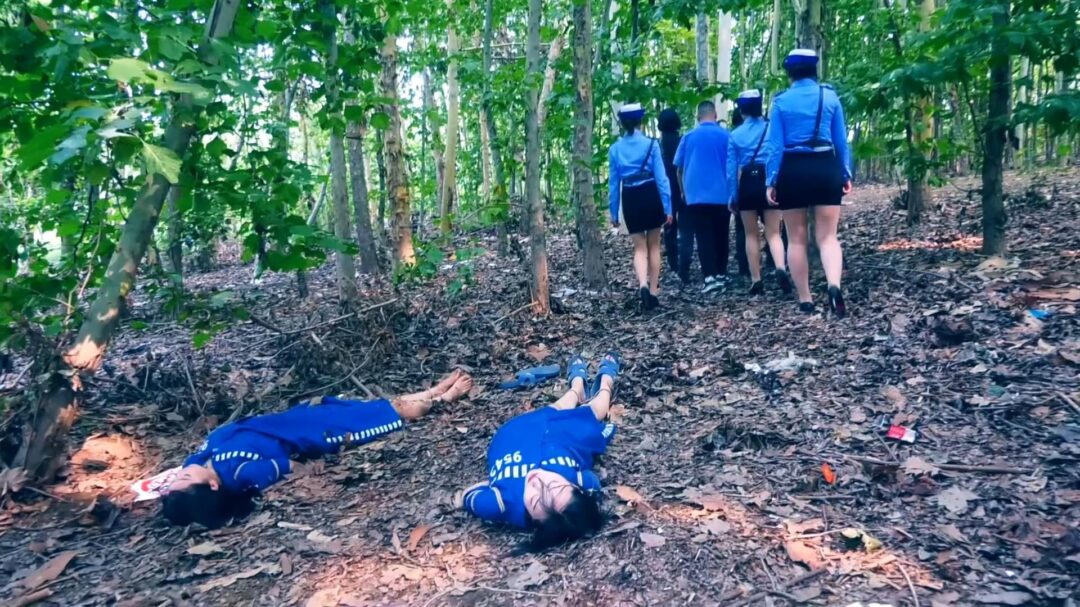 定拍转公映《毒蝎林潇琦末日》 第四集 毒蝎林潇琦和同伙被判死刑立即执行砸死镣五花大绑押赴刑场执行枪决