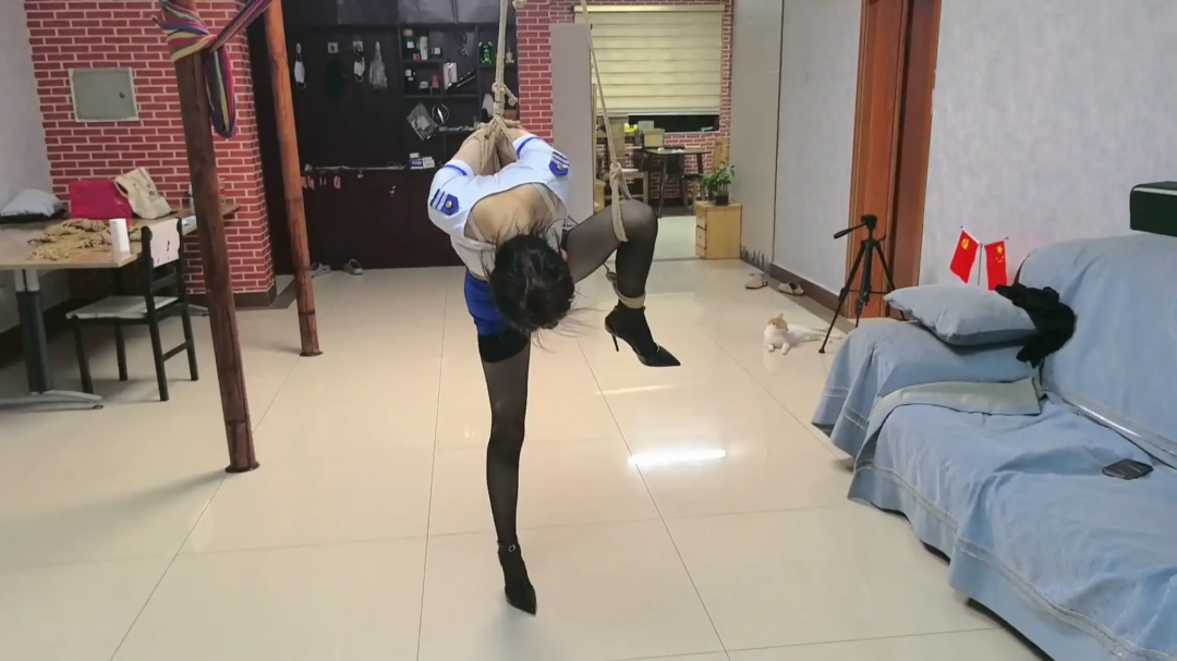 定拍：茹茹单腿吊缚虐足