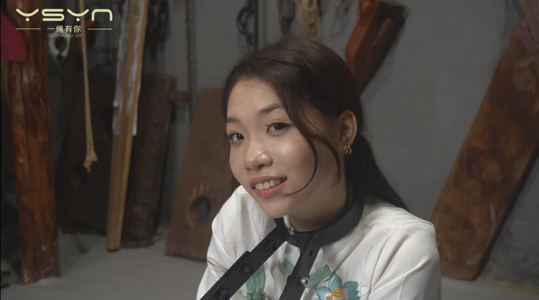 【风雨囚生】示威游行女孩被捕后被拷在十字架上鞭打诱惑不从驷马高高吊起金属架紧固刷挠脚心 【风雨囚生】示威游行女孩被捕后被拷在十字架上鞭打诱惑不从驷马高高吊起金属架紧固刷挠脚心