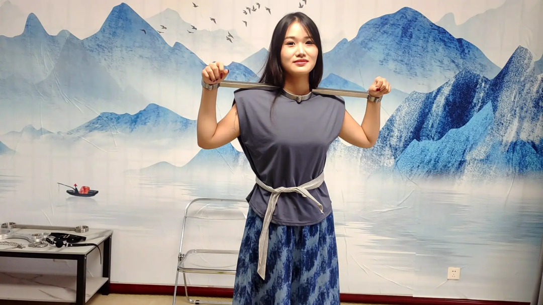 新模应聘拘束模特