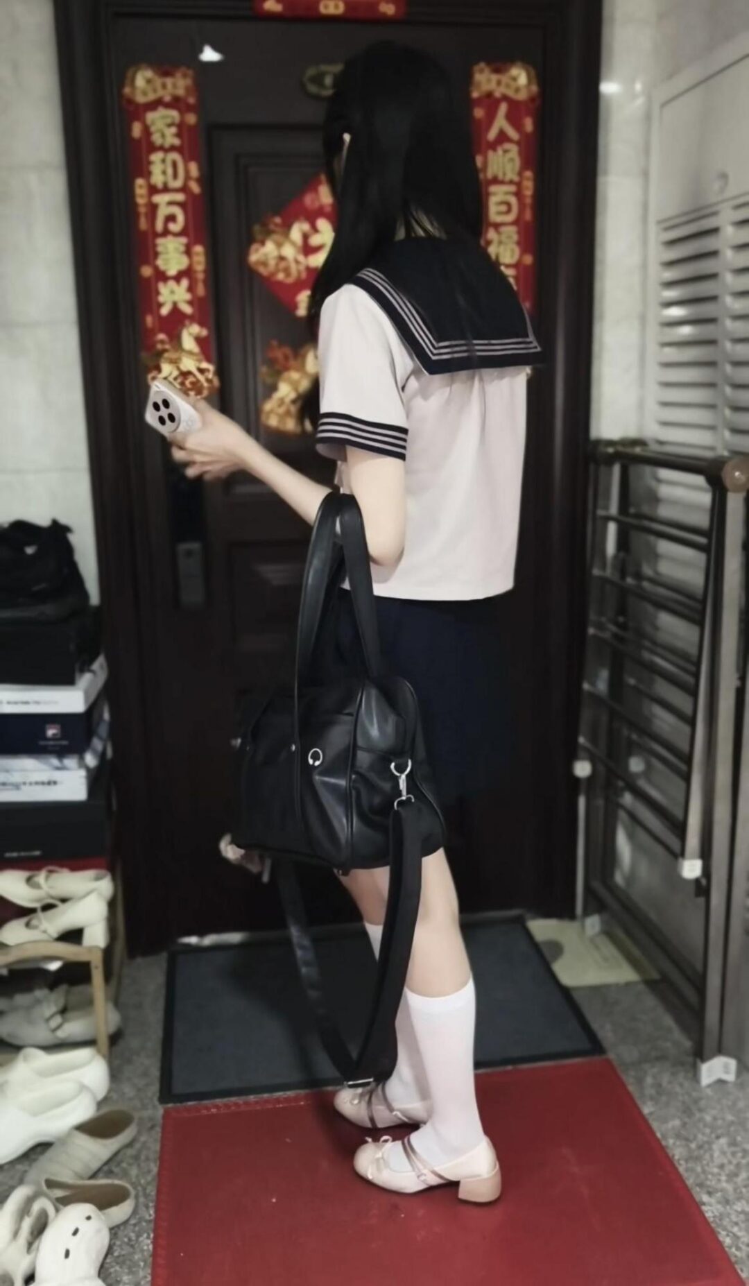 JK女大的镣铐日常 驷马打脚心,全程戴5斤重镣外出 JK女大的镣铐日常 驷马打脚心,全程戴5斤重镣外出