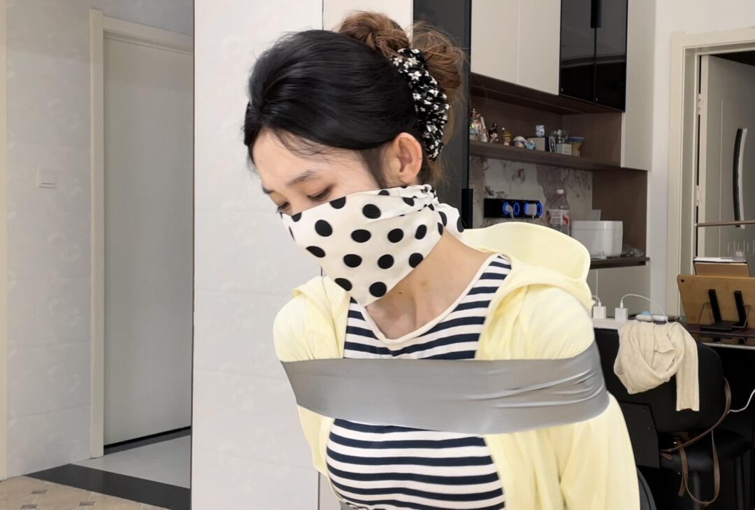【小伟定拍】胶带封嘴+封眼，视觉效果很8错~