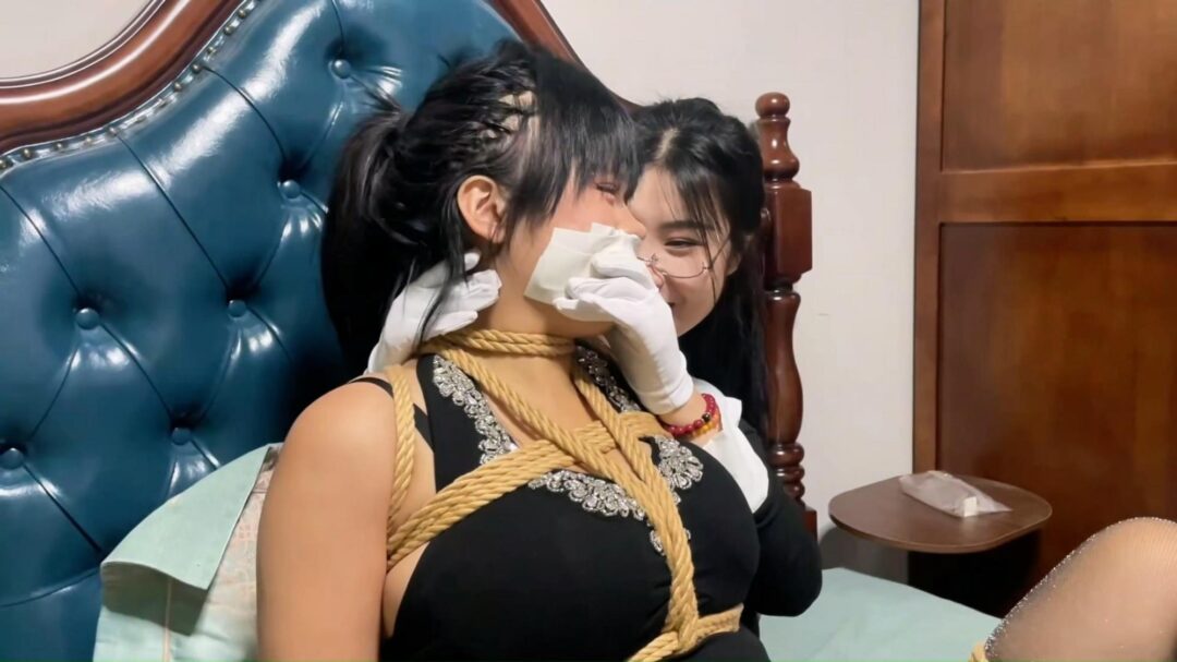 king的合集《超丰满熟女——曼妮合集01》所有画面高清修复 身材丰满 演技卖力的熟女曼妮 被捆绑成女奴直播贩卖 被自己的女仆肆意玩弄 被别人肆意收养被迫玩过家家~
