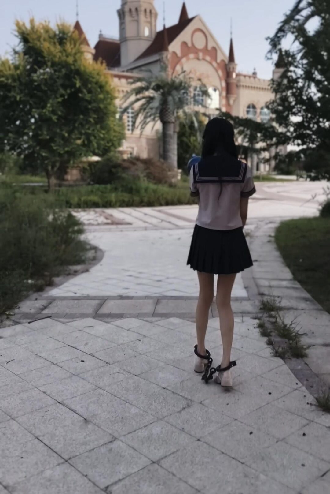 JK女大的镣铐日常 驷马打脚心,全程戴5斤重镣外出 JK女大的镣铐日常 驷马打脚心,全程戴5斤重镣外出