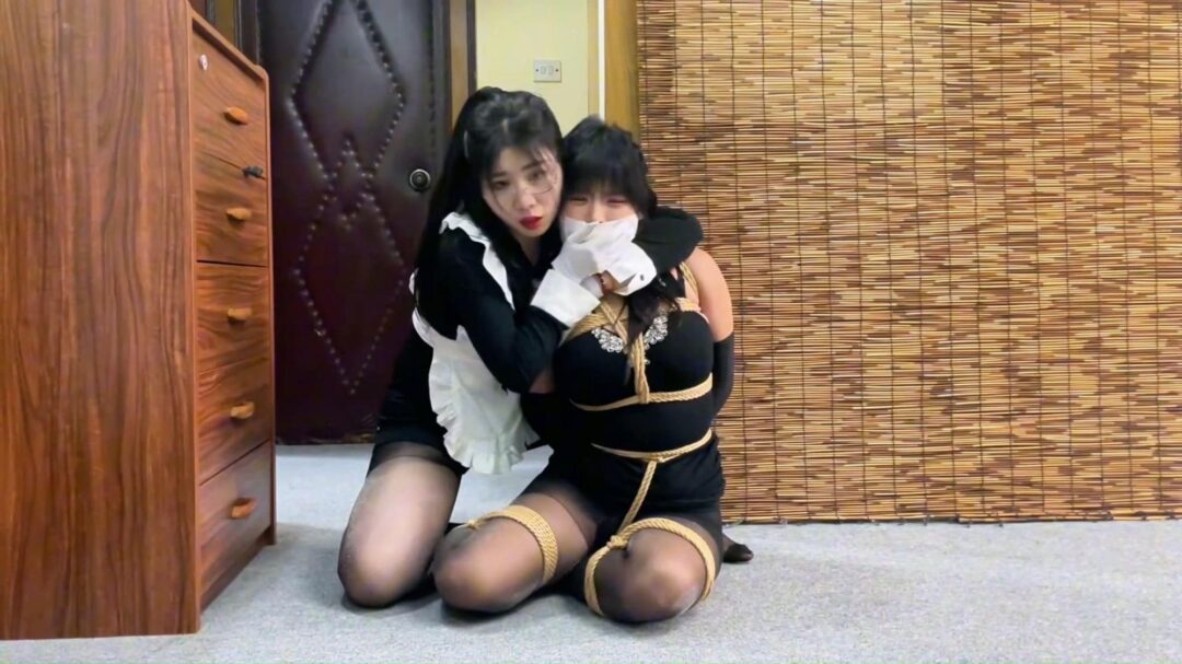 king的合集《超丰满熟女——曼妮合集01》所有画面高清修复 身材丰满 演技卖力的熟女曼妮 被捆绑成女奴直播贩卖 被自己的女仆肆意玩弄 被别人肆意收养被迫玩过家家~