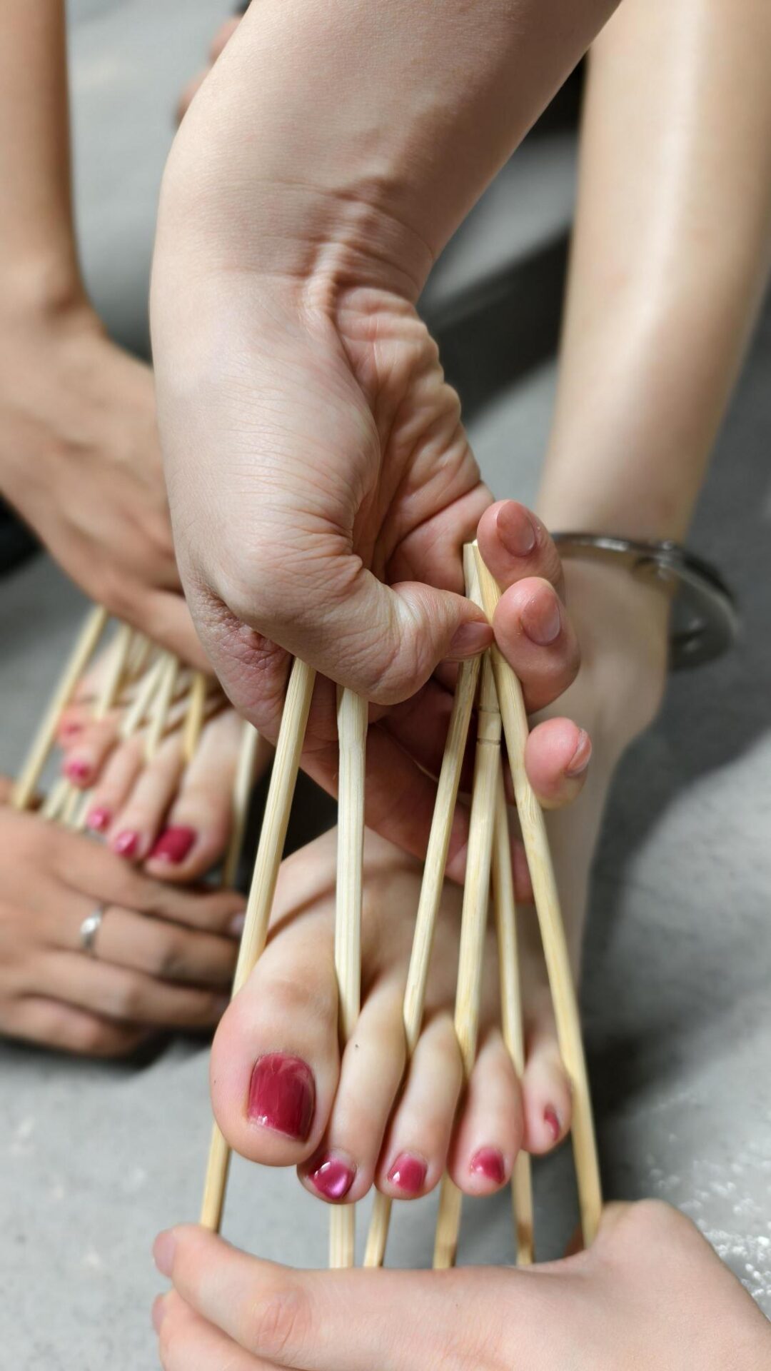 【编号她工作室】虚假冤案 大家好，本剧是由四位美女模特伊伊主演嫂子，初一主演妹妹，林嘉主演队长，念一，为大家拍摄的一部作品