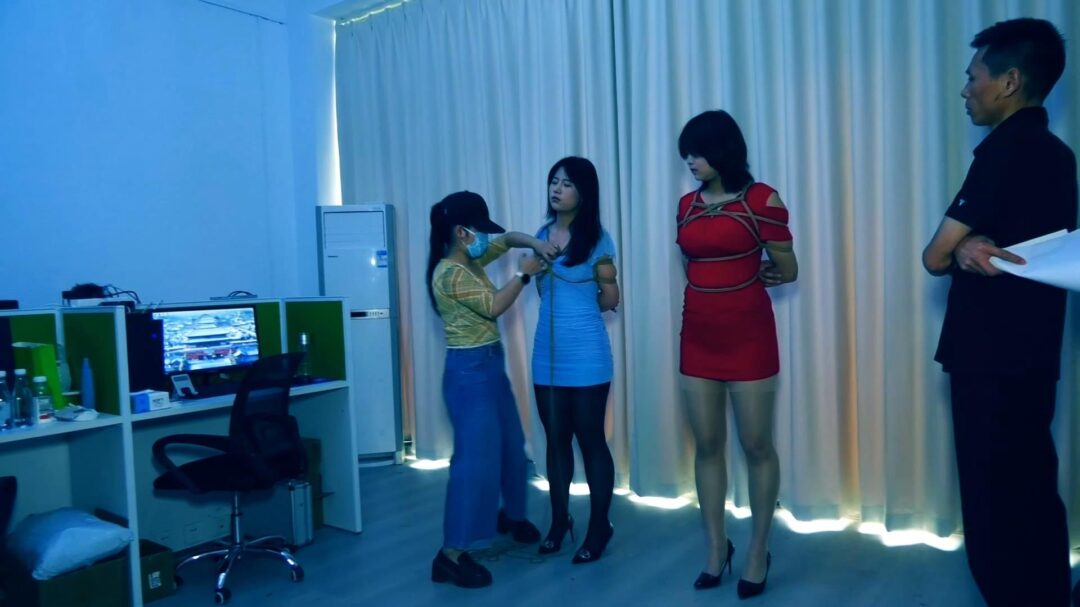 定拍转公映《绝境面试，血色圈套 》 上集 两个女大学生面试绳艺模特误入 被囚禁在地牢中