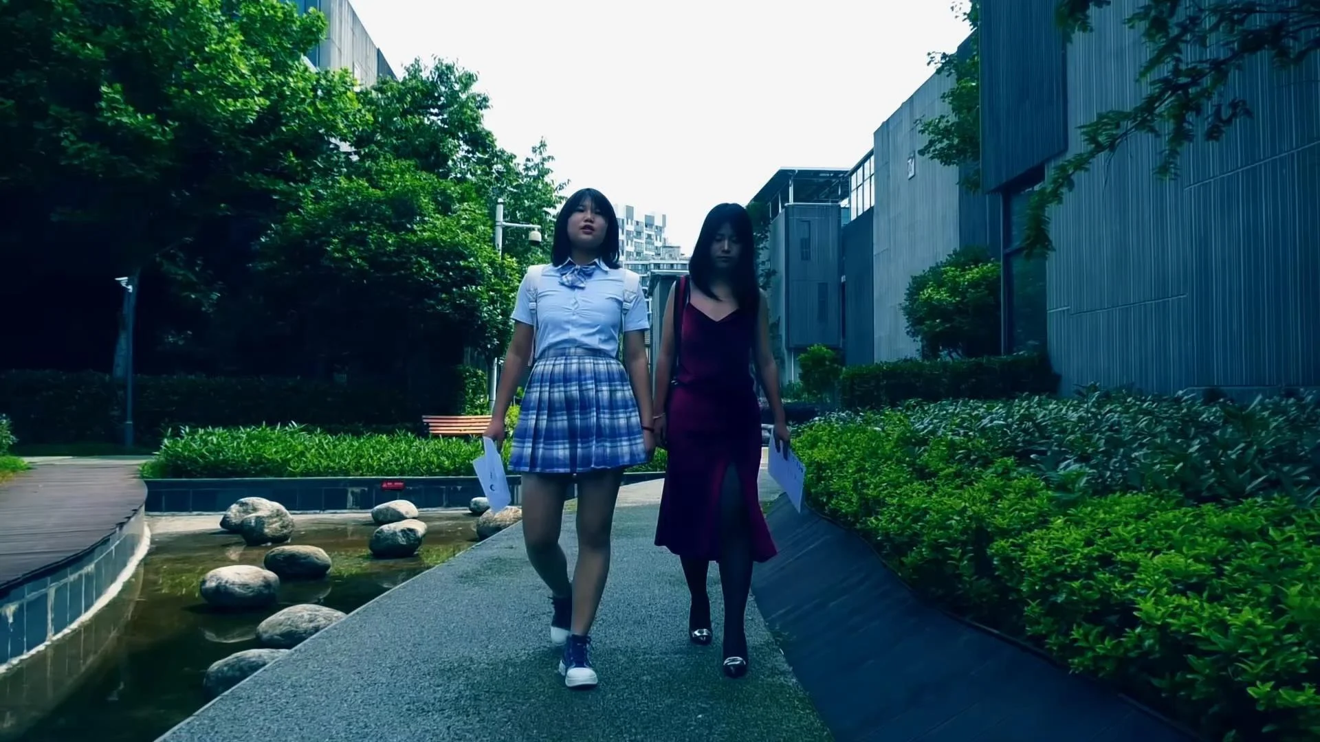 定拍转公映《绝境面试，血色圈套 》 上集 两个女大学生面试绳艺模特误入 被囚禁在地牢中