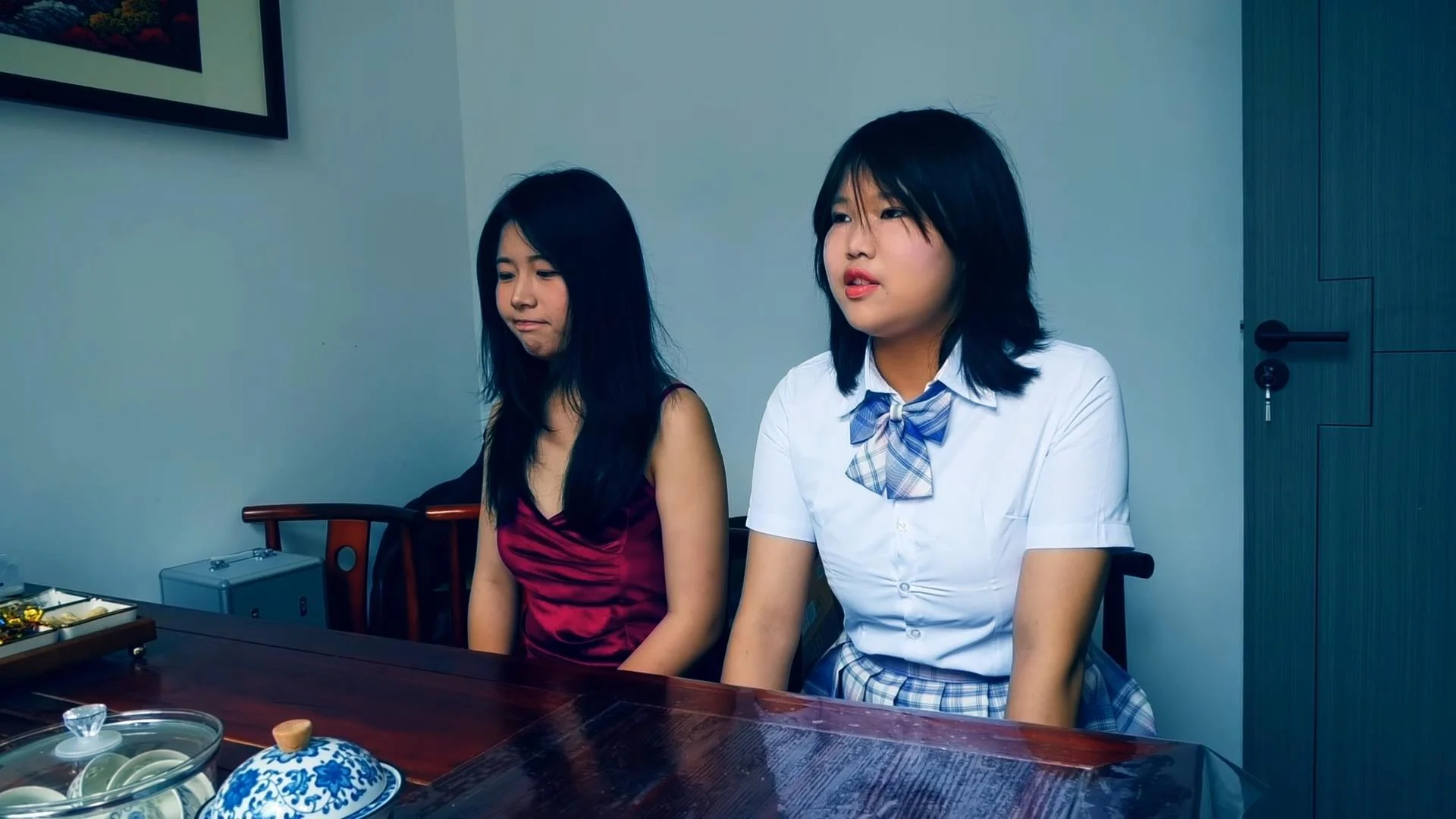 定拍转公映《绝境面试，血色圈套 》 上集 两个女大学生面试绳艺模特误入 被囚禁在地牢中