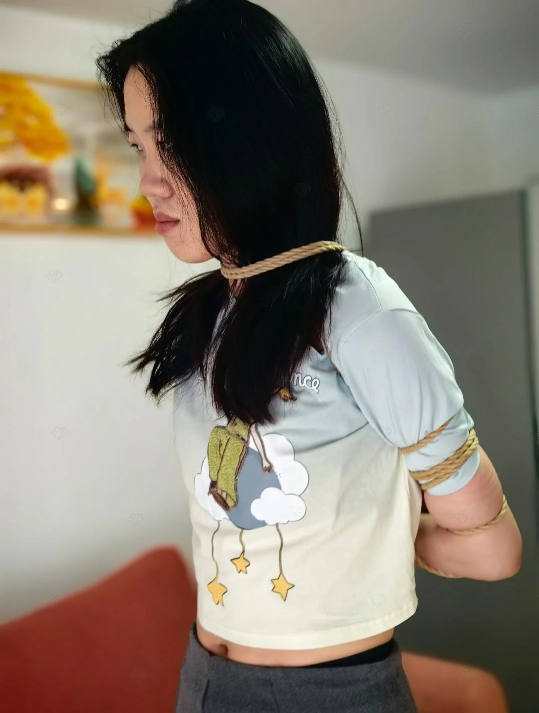 女大学生首次体验绳缚