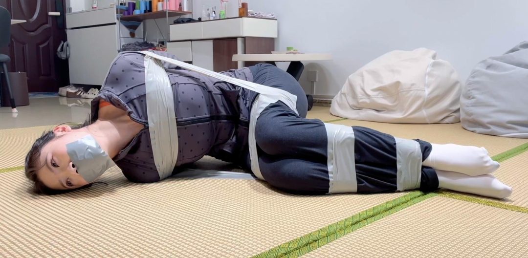 【缚艺录】白袜驷马胶带捆绑+严实的封嘴