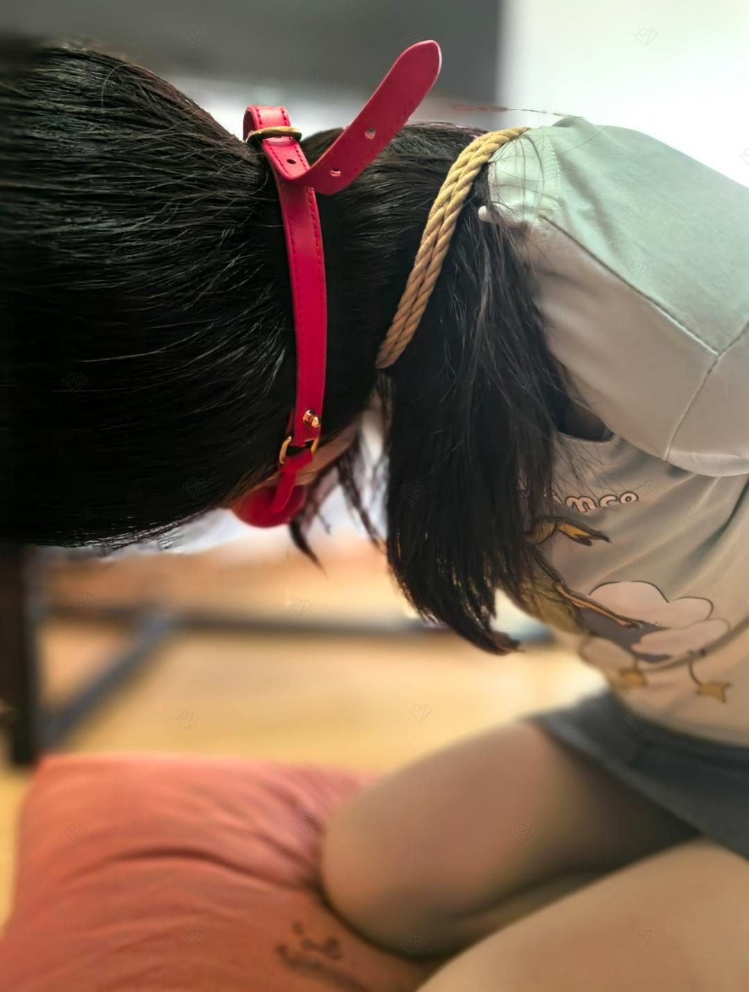 女大学生首次体验绳缚