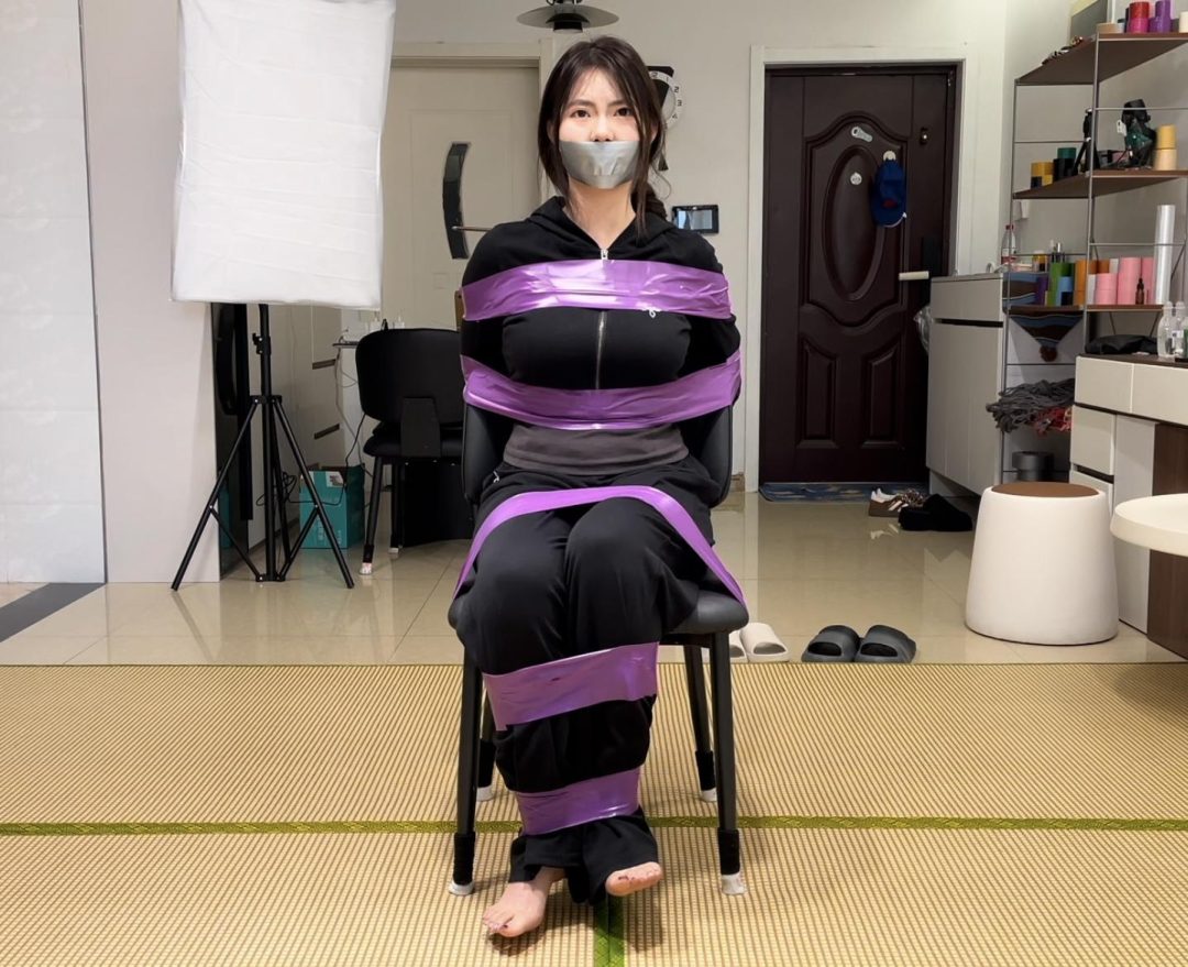 【小怡】新模小怡，封嘴后的叫声很舒适