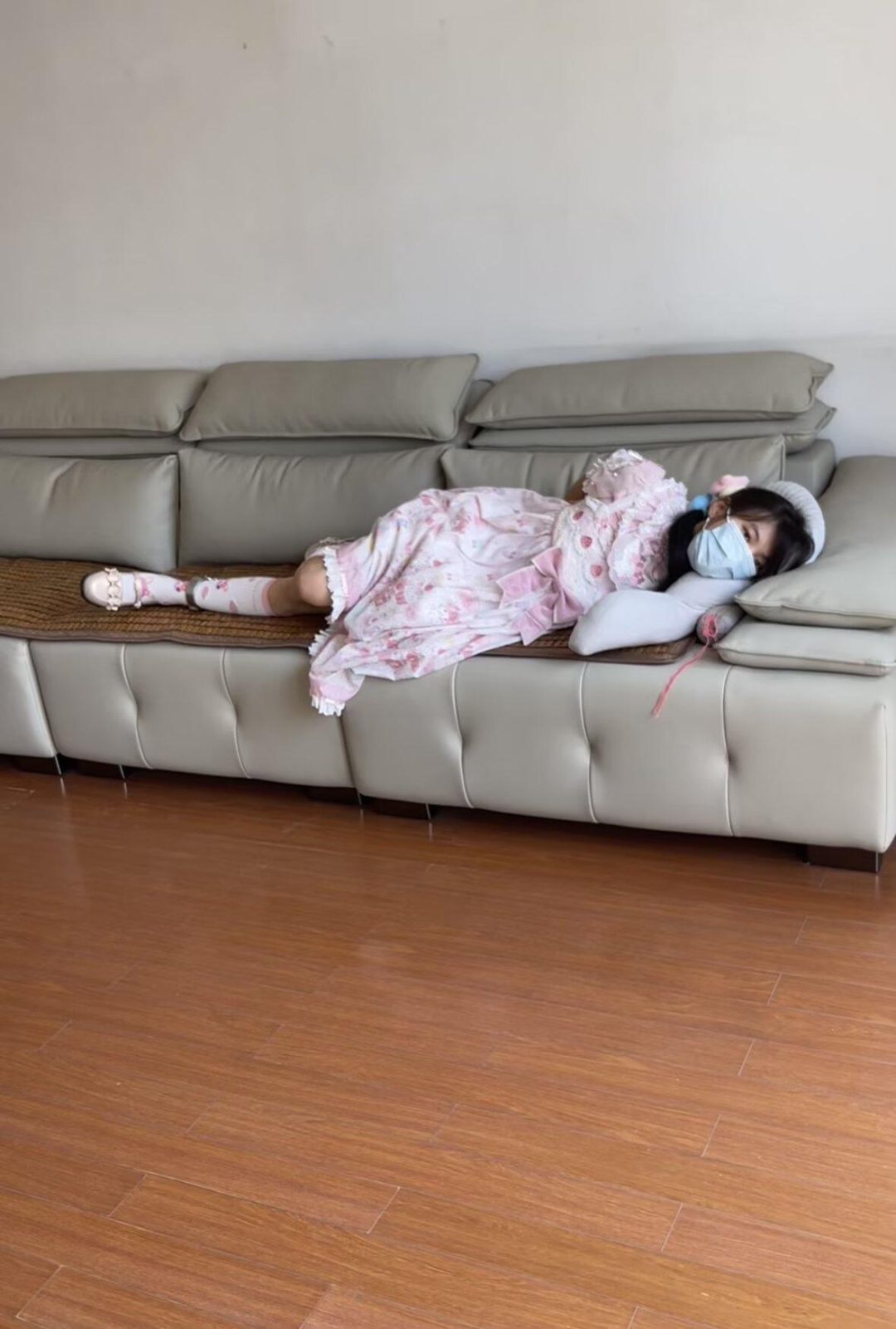 Lolita女生的连体镣铐玩耍日常