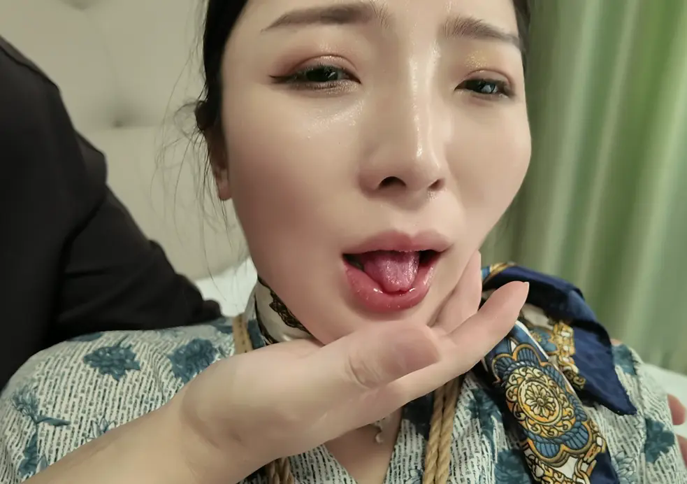 随心原创 空姐的债务危机 没钱还账被债主玩弄 最后装箱带走