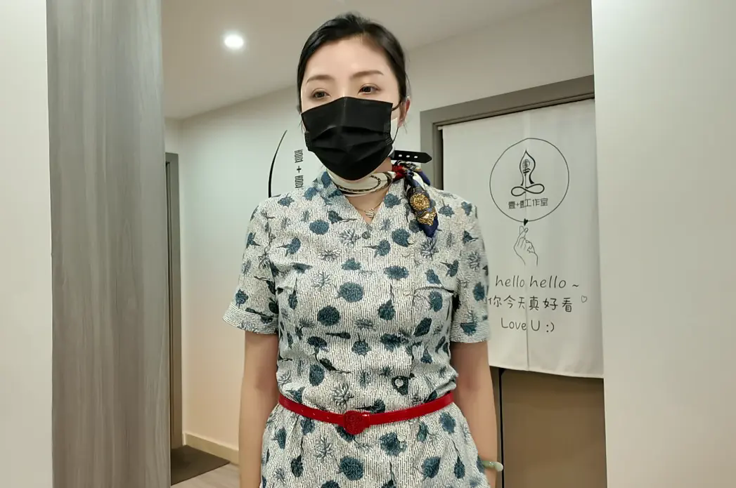 随心原创 空姐的债务危机 没钱还账被债主玩弄 最后装箱带走