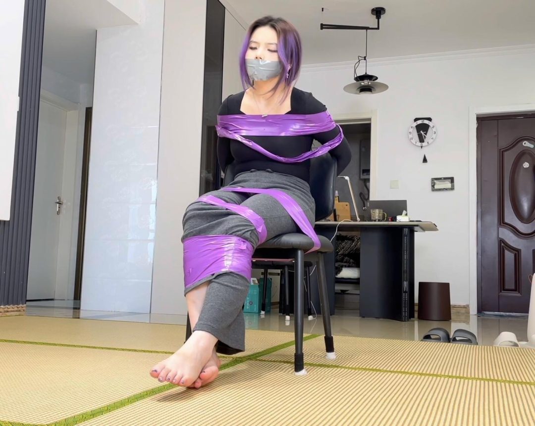 【缚艺录】【小璃】新模小璃,紫色胶带捆绑体验 【缚艺录】【小璃】新模小璃,紫色胶带捆绑体验