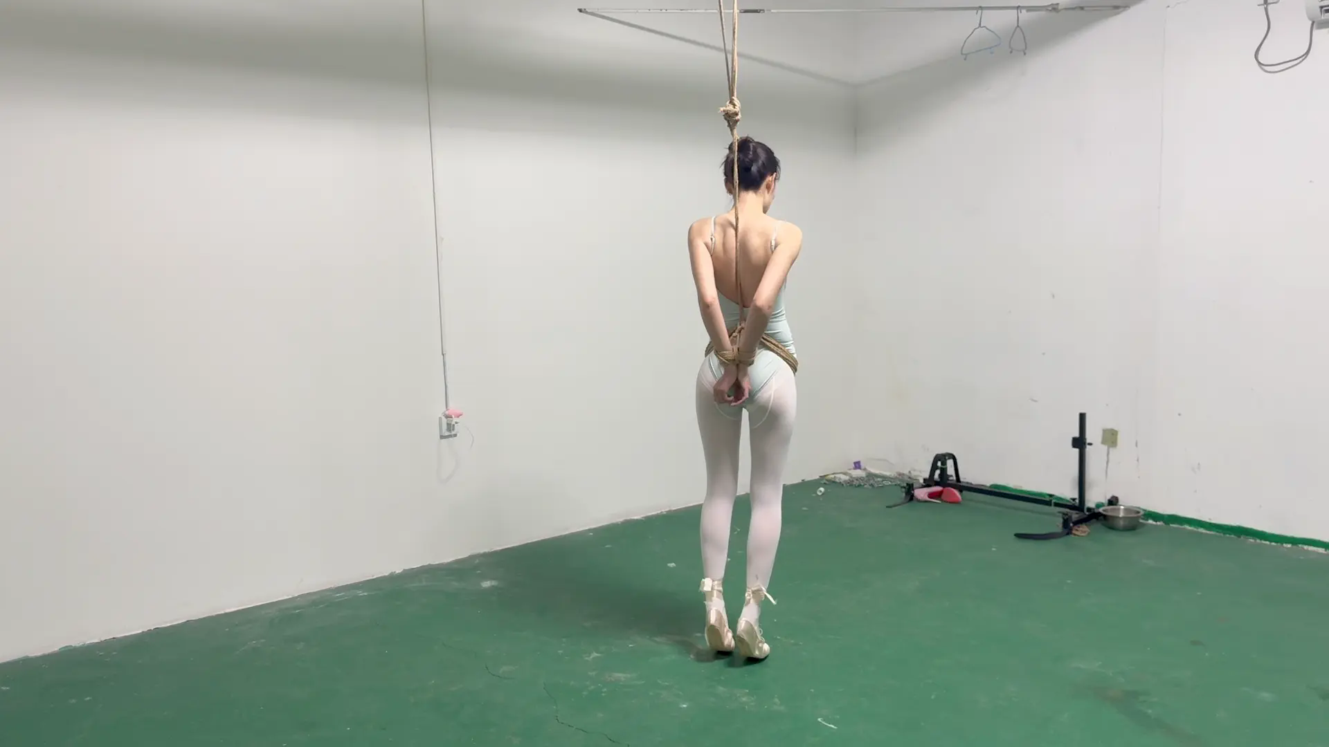 媚娘工作室-挑战两小时极限踮脚吊1（粉丝剧本）