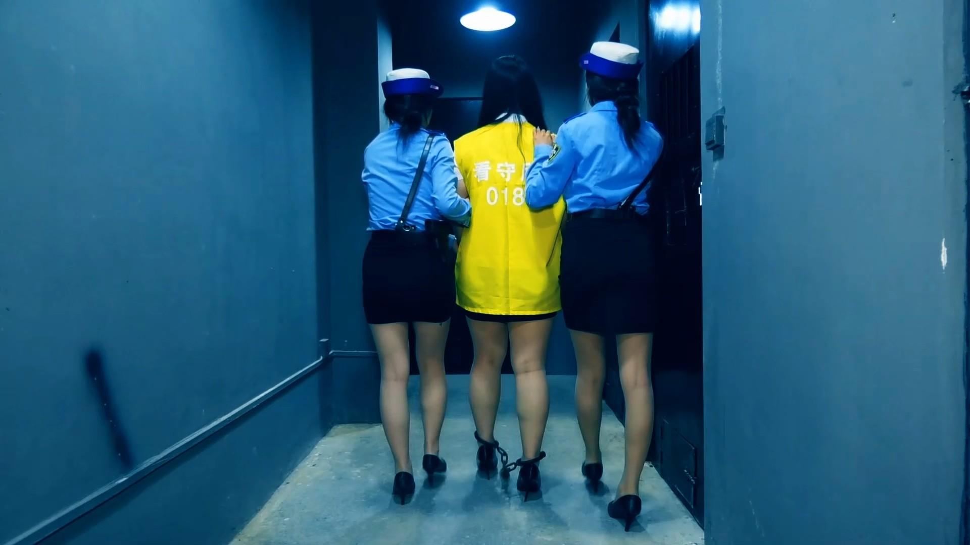 定拍转公映《毒网之下，无归之路》 女贩夏晚被捕后在弟弟的劝说下将女枭李娜缉捕归案后两人被判死刑野外执行枪决