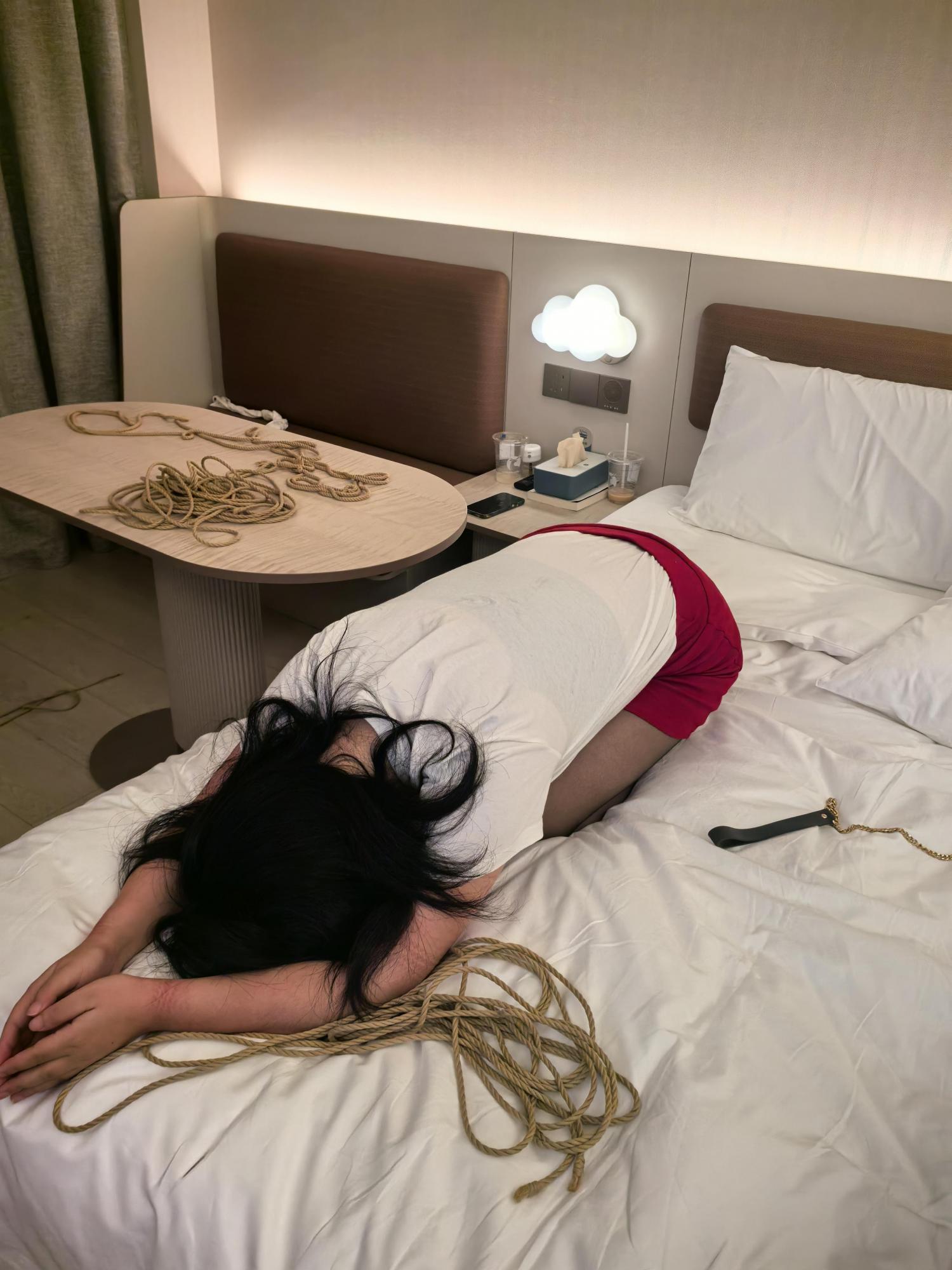定拍转公映—曼曼的脚连接脖子的极限勒脖驷马