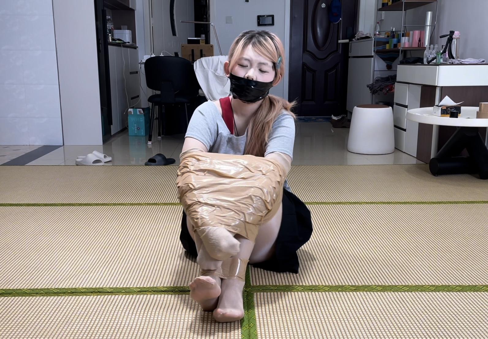 【缚艺录】胶带的惩罚3，绿色胶带的束缚