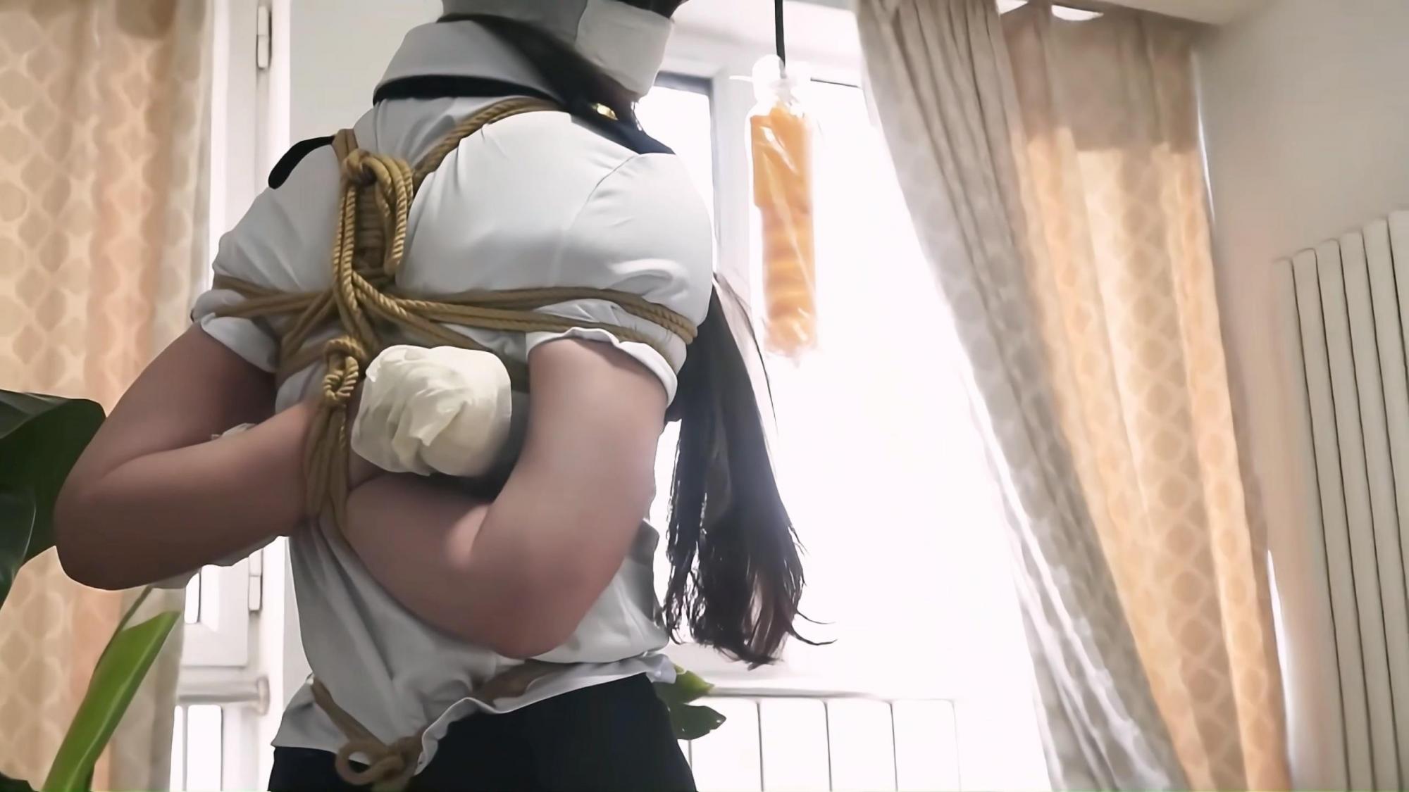 king 超爆款定拍合集 《美女吊缚合集 01》超精彩的黑丝 白丝美女合集