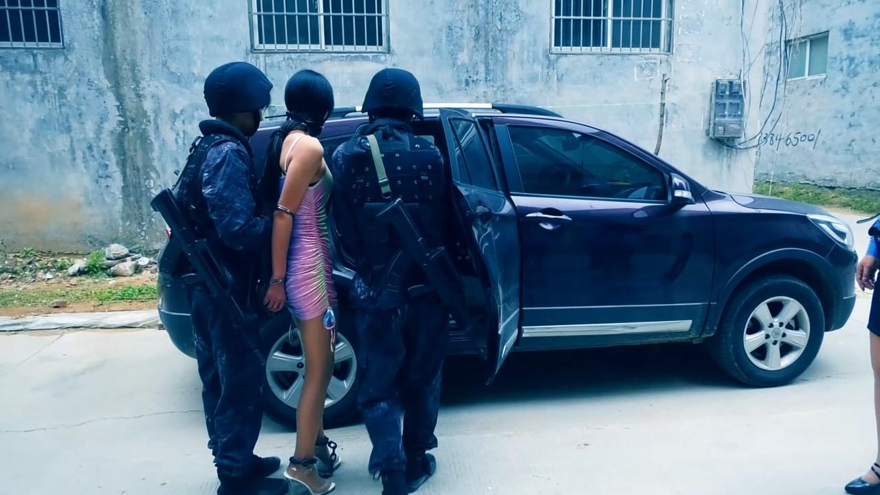 定拍转公映《秘密押送》第四集 为了突破两姐妹的口供对她们堵嘴驷马捆绑惩戒